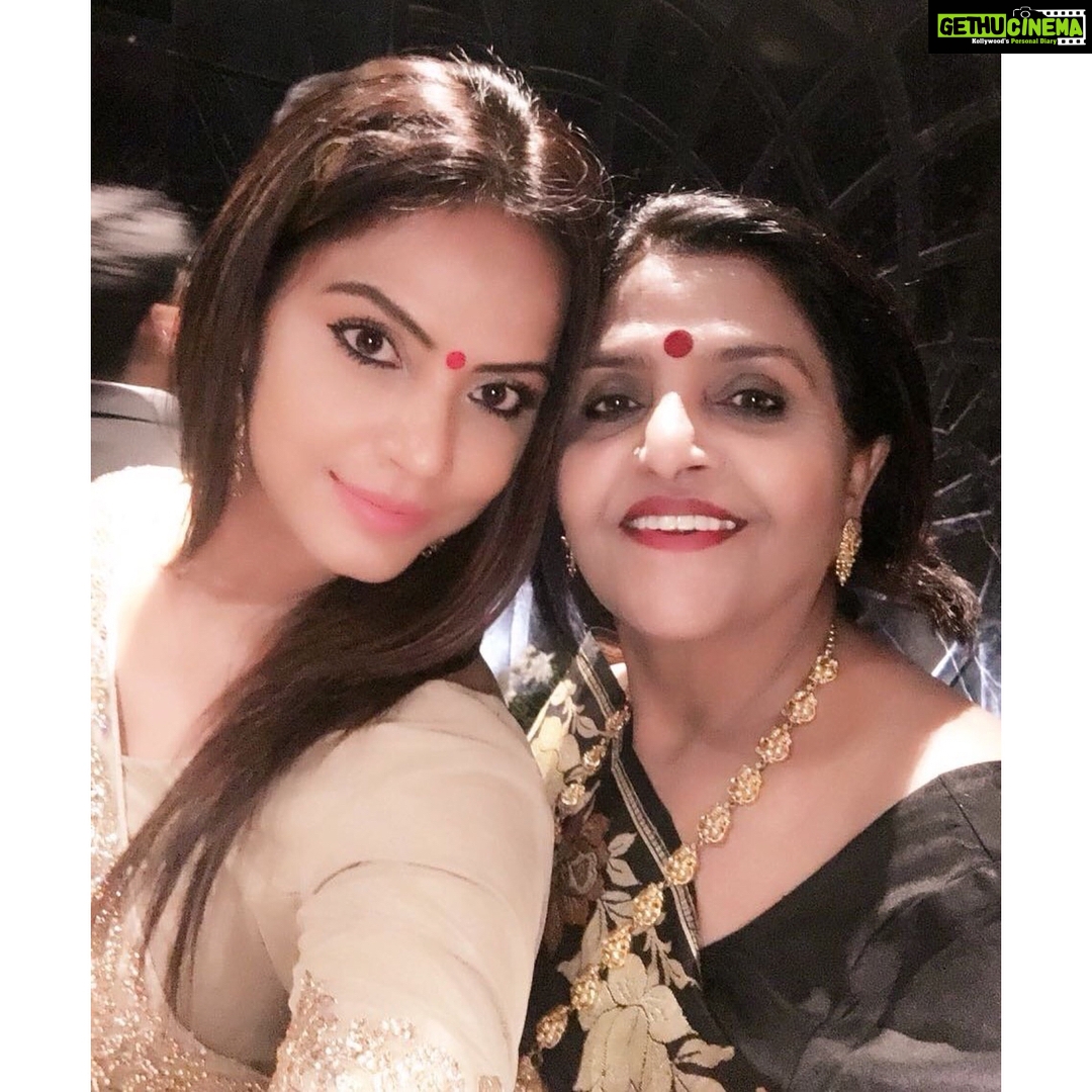 Neetu Chandra Instagram - Mom and daughter for a marriage party 😘 She keeps telling me to be honest and listen to my Heart 😊🙏 I DO #Mothers are the Best #friends 😊😘