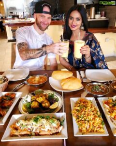 Neetu Chandra Instagram - It was lovely shooting for your next youtube unit @davidsbeenhere. The delicious Indian spread was the cherry on the cake! Had a great time! 🤗🤗 @rootsindianbistro.