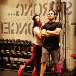 Neetu Chandra Instagram - Laugh before the storm ! You don't know how he is gonna kill me now ! @eatbacondrinkcoffeeliftheavy @alpha7seas I love working out here with him 😘❤ Life is a challenge n so is he 🙋‍♀️🙋‍♀️🙋‍♀️ #fitness #health #motivation #gym #life #lifestyle should be #fit 😘😘😘😘😘
