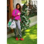 Neetu Chandra Instagram - It's celebration time, No one is working, I understand, Party hard which is what you deserve but working out , hope you are giving atleast 1 hour to your body everyday, no matter what n in which form.... Push till the end.. My sports teacher Mishra sir use to say, "Everyone runs in life but whoever run those last few steps with consistent effort, WINS" 😘😘😘 Love you All