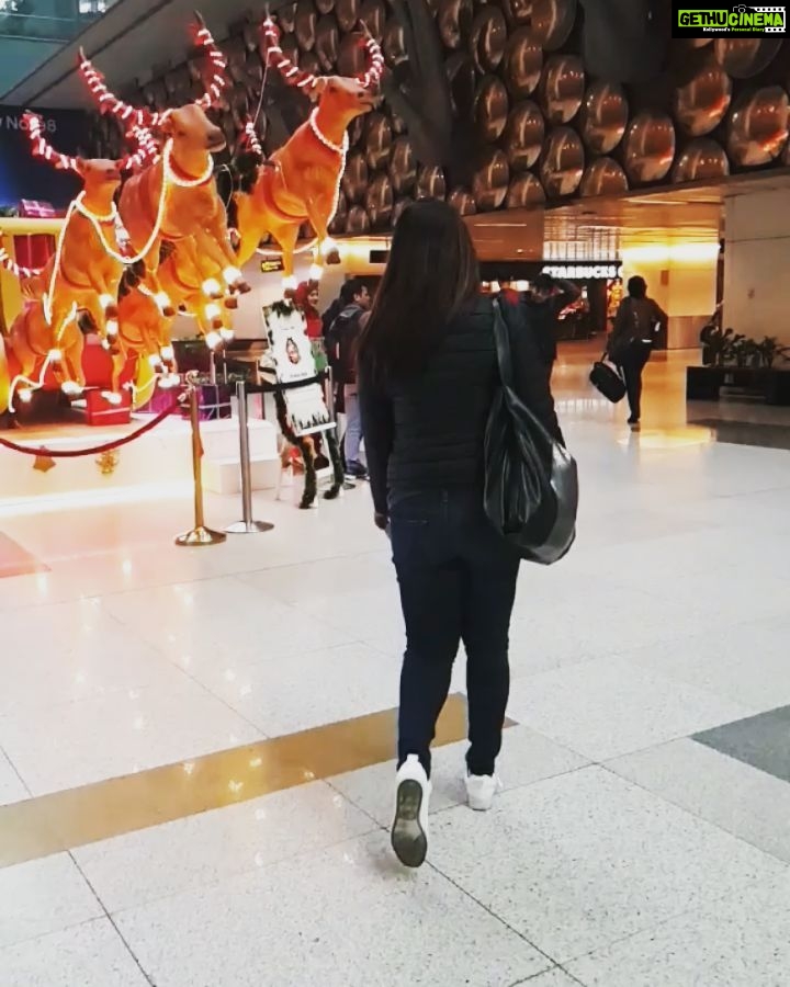 Neetu Chandra Instagram - Hello everyone !! Good Morning #Delhi 😘😘😘 Indira Gandhi International Airport Terminal 3 Arrival