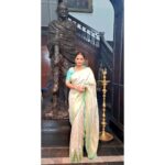Neetu Chandra Instagram - Thank you #lucknow for all the Love!! Vaishnav jan tou te ne kahiye, pedh parai jane re" #Governorhouse 😊🙏😘