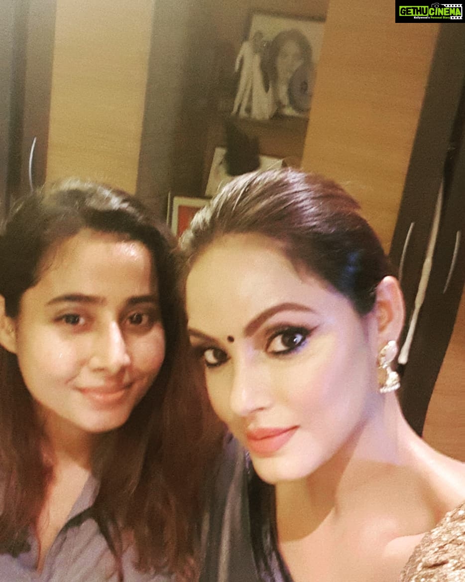 Neetu Chandra Instagram - You are awesome my dear @danica_drego make n hair is just what I wanted 😘😘😘😍 #Indian dressing is in 😘