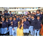 Neetu Chandra Instagram - Aaj #Delhi mein #SulabhIntl ke founder Shri #bindeshwarpatha ji ke innovative ideas, school, technologies, water atm n #SwachhIndia abhiyaan mein @narendramodi ji ke saath juur kar saare kamo ko dekhna ka mauka mila. REAL HERO who dedicated his life 2 d society🙏😊 #Proud 😁🙏
