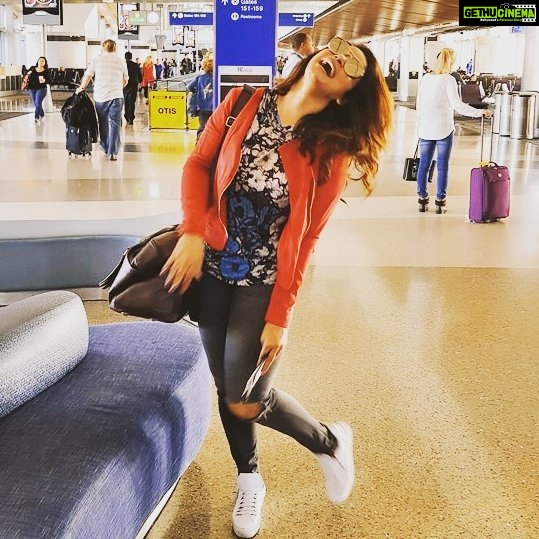 Neetu Chandra Instagram - And back to Amchi #Mumbai 4m #LosAngeles , straight to #Patna for #ITVBIHAR s #RisingStar ! Will miss you #LA looking forward 4 Patna #Bihar ! #youth #Films !! #happy The last laughter π€£π€£π€£πππ Thank you #sulaimannawabi for the picture !!