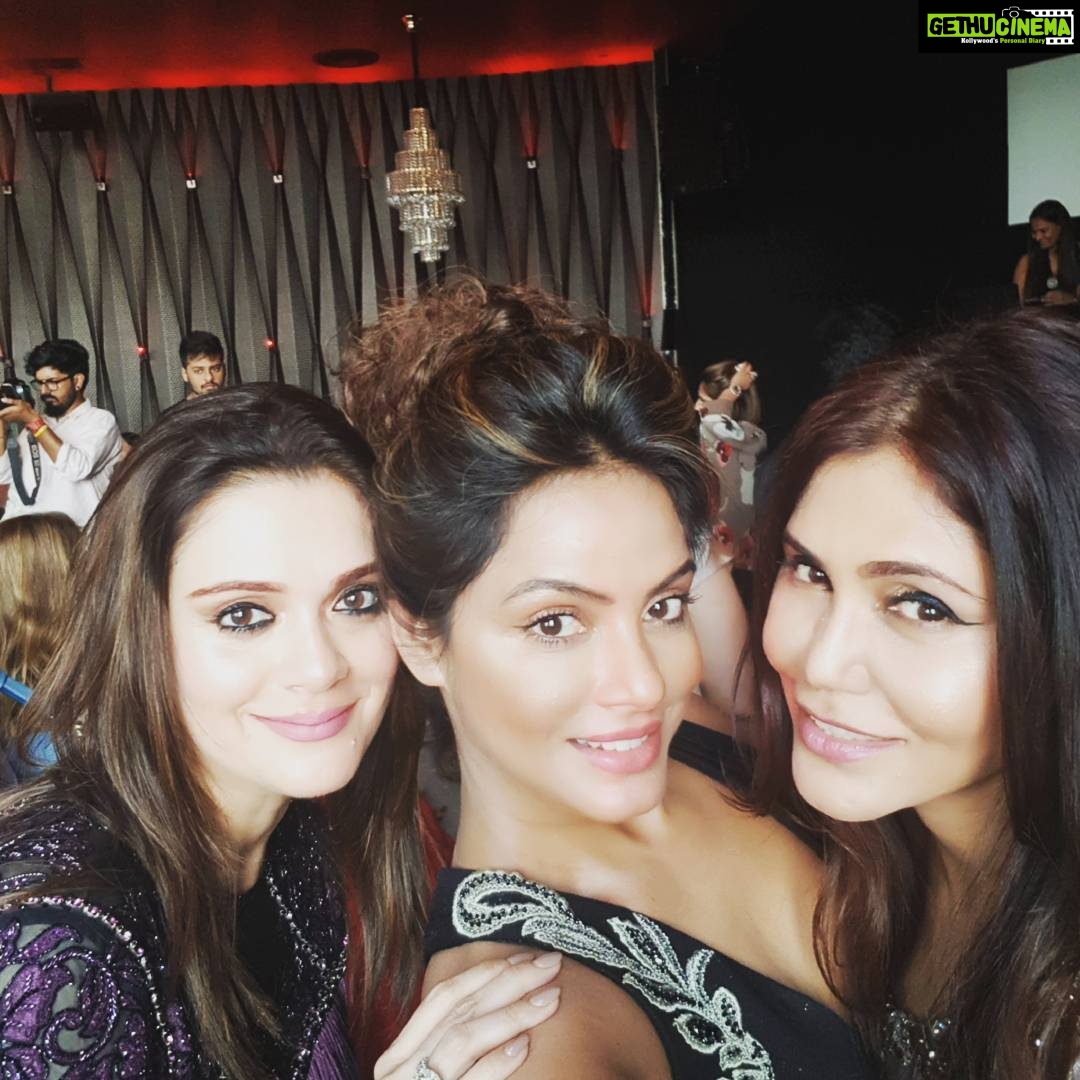 Neetu Chandra Instagram - Had a great time at lovely @nishajamvwal and supremely talented @rebeccadewanofficial @rebecca.dewan19 s evening #Womenofsubstance #womenempowerment πππ In #Rebeccadewan s gown collection LOVING IT... πππ @stregismumbai