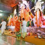 Neetu Chandra Instagram - Blessed #saptami #DurgaPuja2017 with mom !! Jai Mata Di 🙏😊🤗