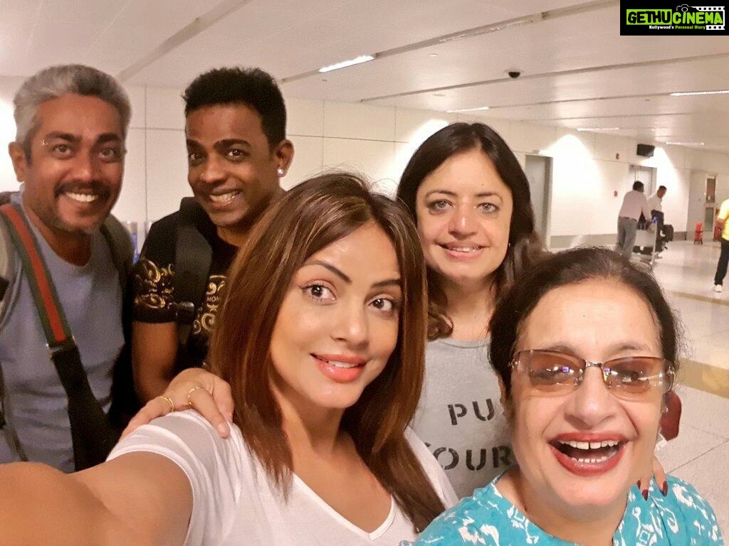 Neetu Chandra Instagram - Finally #Delhi Had an awesome shoot wd my bestest team #Shrutivohra #mribelieveinmyself #jaycinegraphy Ds is just d START 😍Love U guys😘