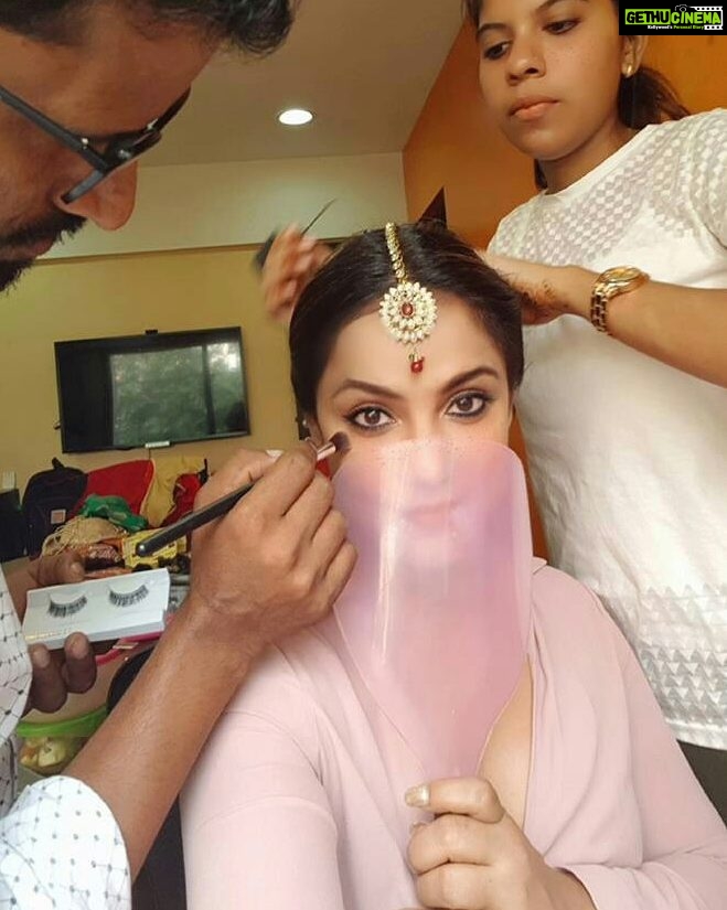 Neetu Chandra Instagram - The one I started my career with #Madhusarkar n I am back to her again today. A multi talented, soft heart strong voice, a director , writer , production designer, spreading love n care to everyone.. Doesn't know how to say I love you but she does.. she does love me alot and I can't Thank you God enough enough enough , for picking me up from the crowd, from no where and giving me TV commercials!! Thank you Madhu Didi for being you ππ I love you to eternity !! Now your new found love for cooking n your #Munia s kitchen is all over.. Many more to come...I am so happy !! God Bless ππππππππππ