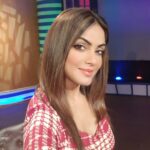 Neetu Chandra Instagram - Seniors are always more loving, caring n welcoming! #zarinawahab ever charming.Had so much fun on your show,Thank you so much! Love you 😘😘😍