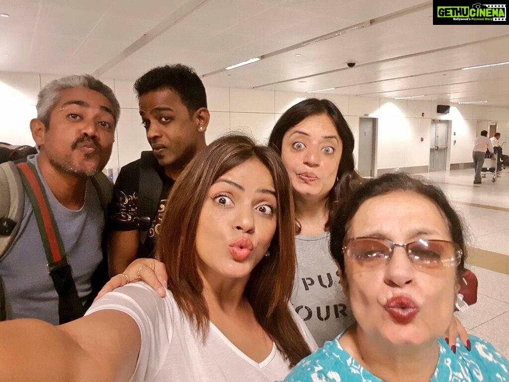 Neetu Chandra Instagram - Finally #Delhi Had an awesome shoot wd my bestest team #Shrutivohra #mribelieveinmyself #jaycinegraphy Ds is just d START 😍Love U guys😘