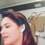Neetu Chandra Instagram – When you forget the lines in between #breaktime fun, then the team helps you.. hehehe #Meribindiyaterinindiya #Lamhe #Shreedevi n #Anilkapoor my favourite couple!! 😊😊😊😊🙏😙😙
