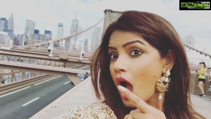 Neetu Chandra Instagram - See the city!! Yoo yoo yoo #Manhattan 😘😊