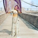 Neetu Chandra Instagram - Here comes 15th of July 2017 !!! #iifa #awards Shot for #shilpabhatia #stylist based out of #newyork #designer #payalsinghal on #brooklyn #bridge in the morning today !! #photography by #poojadhar ! I love this look and #usa !! 😘😘😘😘 @terra_inde ❤
