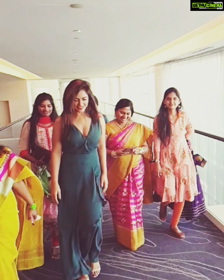 Neetu Chandra Instagram - You unite with smiles and laughter when you are the odd man out !! Lovely meeting the #women #team behind #nats in #chicago . Need to do a #telugu #film for them. I will my Dears πππ #usa Renaissance Schaumburg Convention Center Hotel