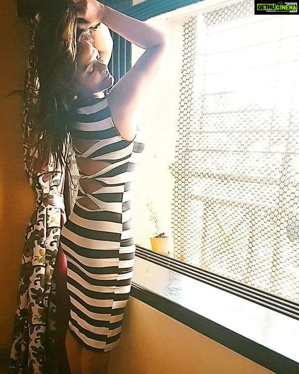 Neetu Chandra Instagram - And the breeze... touches my Heart n the soul !! Beautiful #Mumbai and Rain !! At home 😊😘😘😘