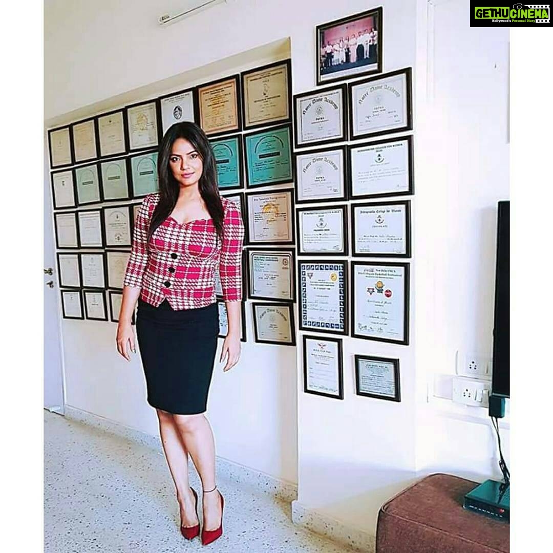 Neetu Chandra Instagram - And today in my study.. My certificates since my childhood, from #Sports n #education n #dance n #theatre were talking to me... they asked me " who are you ? " I smiled and said "I AM YOU "🙏😊😘 Gratitude to all my #teachers and #master and my #mother for what I am today and this is just the starting. Amen. 😊😊😊🙏😘😘 #Notredameacademy #Patna #Ashokkumar #Taekwondo !!