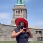 Neetu Chandra Instagram – Couldn’t resist this catchy trend!☺ 

#statueofliberty #newyork #reelitfeelit