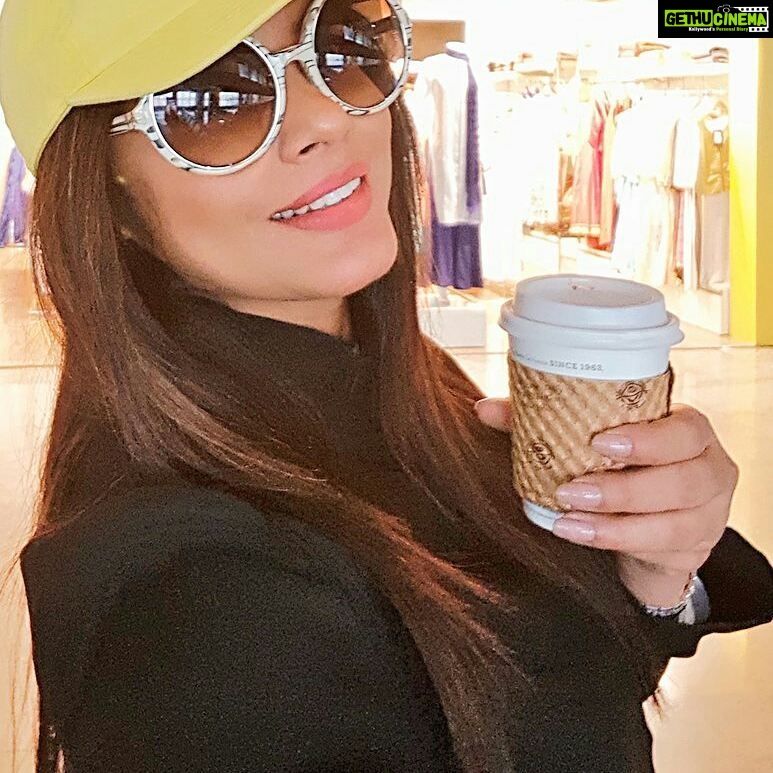 Neetu Chandra Instagram - Off to #Lucknow for a #cricket match !! My #UttarPradesh calling. With my darling brother #Abhishekchandra !! We the family 😊
