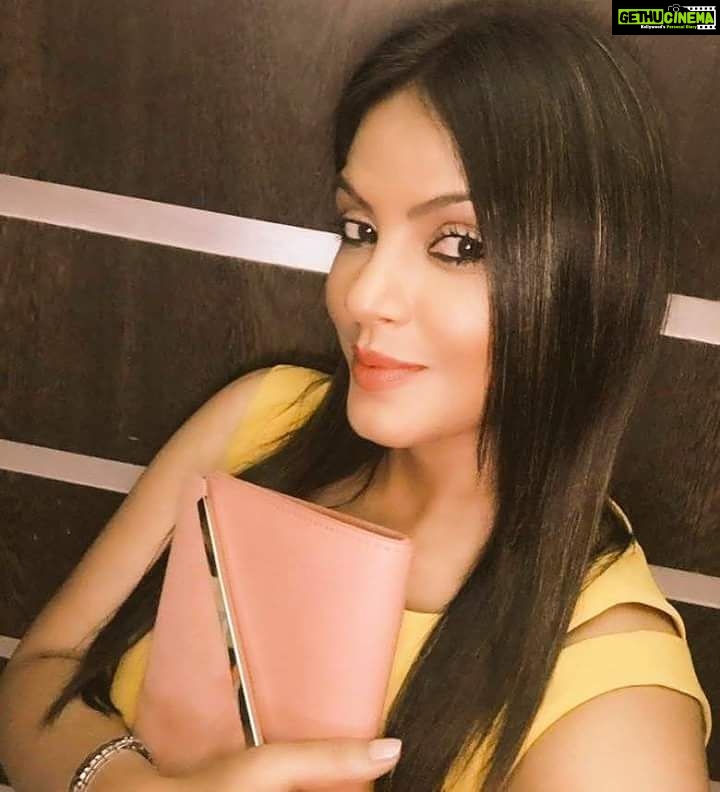 Neetu Chandra Instagram - Honesty Personified #IrrfanKhan muuuh π as always,I kept cracking through out n was left with indelible impression! loved d film #HindiMedium βΊπ