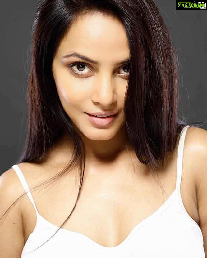 Neetu Chandra Instagram - Just to counter the last tweet and picture.. Love to all of you !! #martialarts #dance and #theatre #films are a part of me 😊😊😊😊😊😘😘😘😘😘😘😘😘😘😘