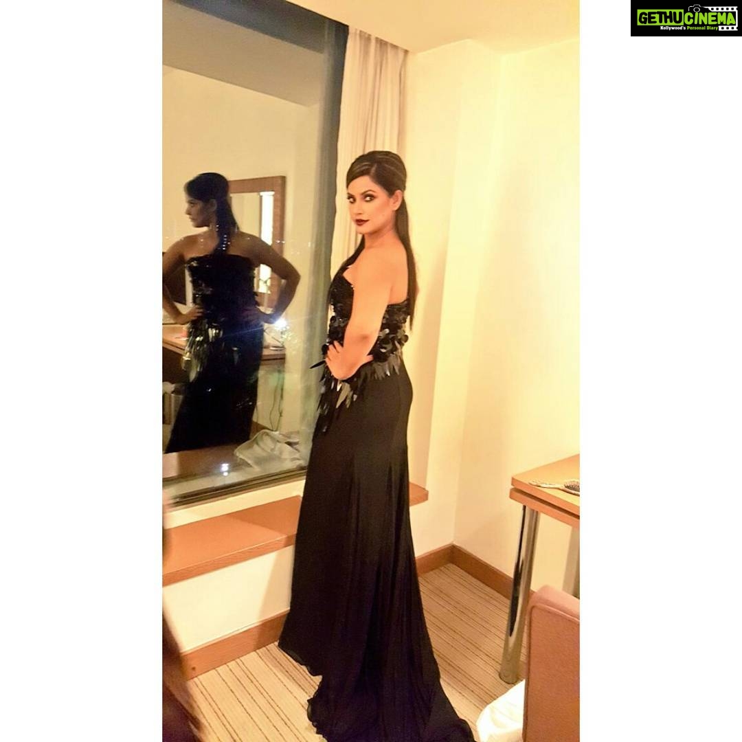 Neetu Chandra Instagram - @iifautsavam #Hyderabad Can't wait to go on stage to present one of the most important award and interact with all of you. #Telgu 😘 😊🙏