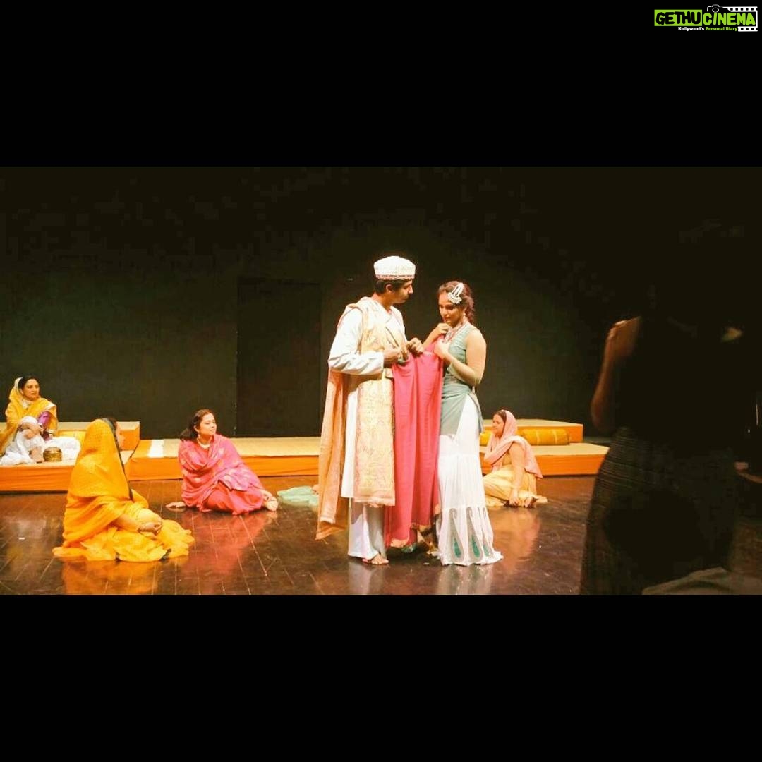Neetu Chandra Instagram - #WorldTheatreDay On stage, I live the maximum.. It gives me happiness as an actor and confidence as a fighter !! 😊🙏 #Umrao Soon again !!