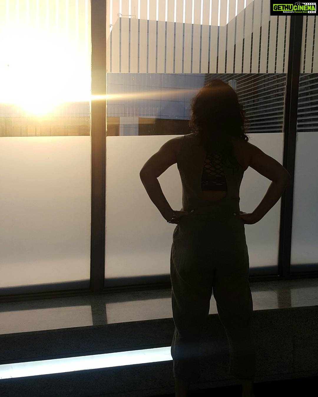 Neetu Chandra Instagram - When you face the sun with authority !! Your light is mine , you are my brightness , my positivity , my warmth , my strength and my fire 🙏😊😘
