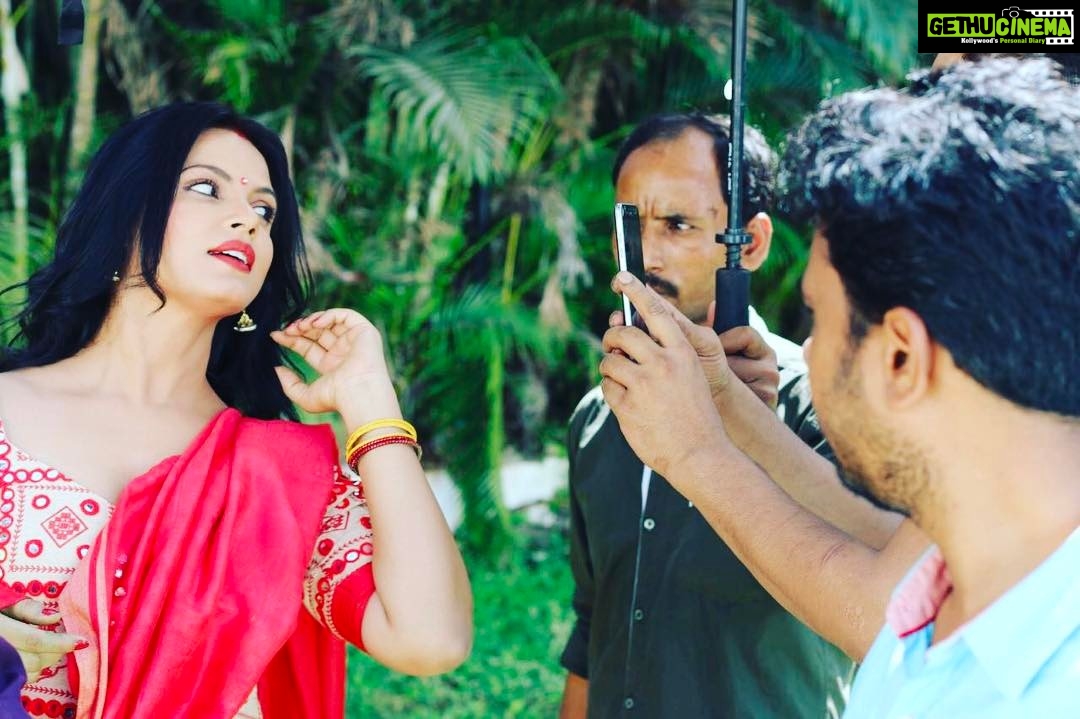 Neetu Chandra Instagram - Video link in bio! #Holi #MusicVideo