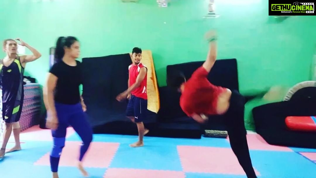 Neetu Chandra Instagram - 2nd day n 2 kicks combo #Taekwondo practise #action #films on my mind !! #fitness #health is a way of thinking. #hollywood #bollywood #actiondirectors !! 😊😘😘😘