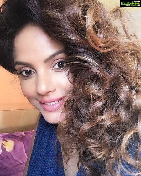 Neetu Chandra Instagram - It's meet up live on #Facebook @ 5.15 pm today and celebrate 1M. See you. πβΊπ¬