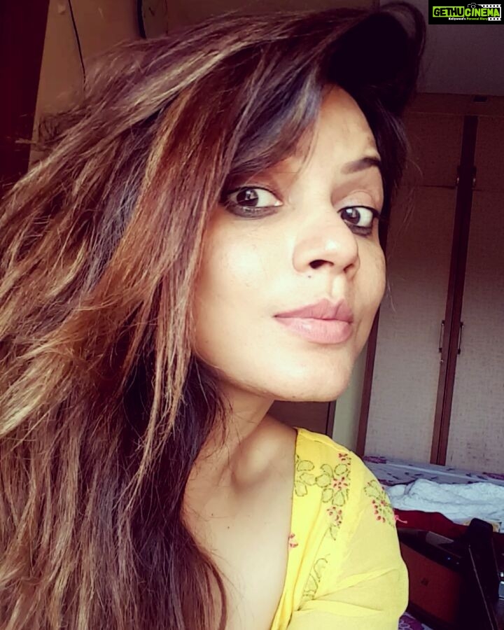 Neetu Chandra Instagram - Whats up on #sundaymorning ?
