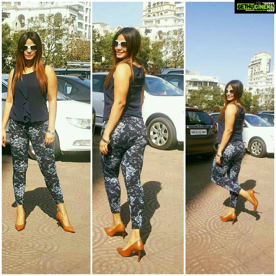 Neetu Chandra Instagram - Today was a very positive fruitful day, lots on platter! I make my own opportunities n God stands by me! Thank you 😊🙏😘 What's Next !!!