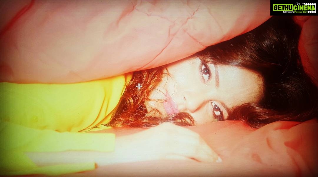 Neetu Chandra Instagram - Can't sleep tonight , thinking of tom, my dearest #Tamil fans,Good Luck for seeing the #S3 me at 1pm. On FB live 😘😊😚