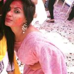 Neetu Chandra Instagram - And Holi went this way, with all my nearest and dearest ones !! Thanking God for every moment 😊😘 🙏 Love you All !! Saree was my style statement on #Holi 😊😊😘😘