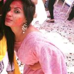 Neetu Chandra Instagram – And Holi went this way, with all my nearest and dearest ones !! Thanking God for every moment 😊😘 🙏 Love you All !! Saree was my style statement on #Holi 😊😊😘😘