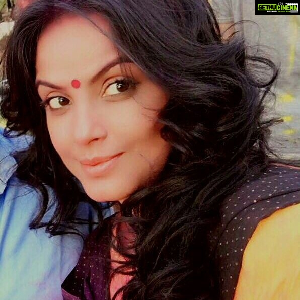 Neetu Chandra Instagram - Take after take #Colours every where! #Holi #MusicVideo #BehindtheCamera Stay tuned to #NeoBihar on 4th March at 6pm.