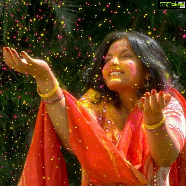 Neetu Chandra Instagram - Take after take #Colours every where! #Holi #MusicVideo #BehindtheCamera Stay tuned to #NeoBihar on 4th March at 6pm.