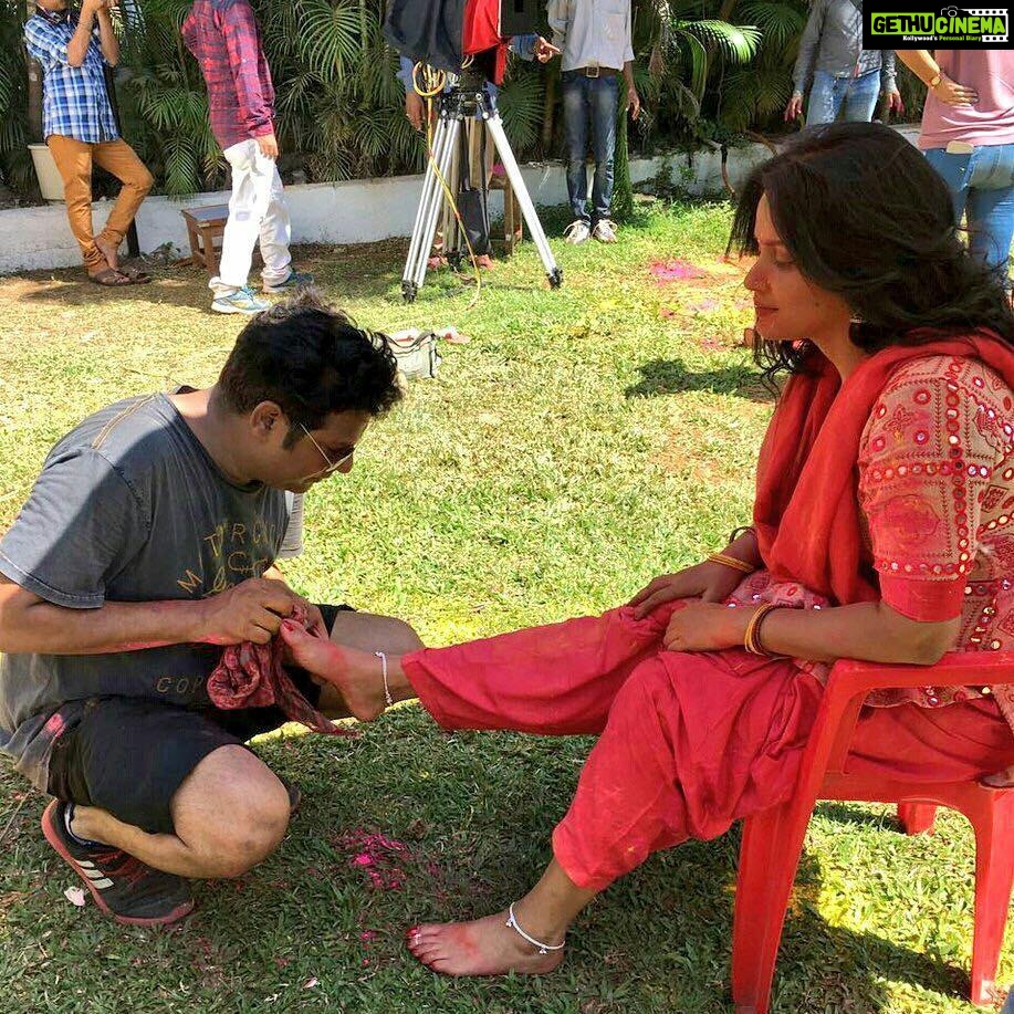 Neetu Chandra Instagram - Take after take #Colours every where! #Holi #MusicVideo #BehindtheCamera Stay tuned to #NeoBihar on 4th March at 6pm.
