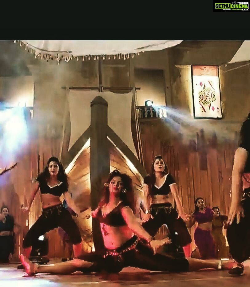 Neetu Chandra Instagram - Used my split in a #song ! Never thought of it like this! #singham3 #eros #osonesonesong in #theatres on the 26th of jan. 😊😚