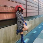 Neetu Chandra Instagram - Say no to HAT-RED. Wear a red hat instead and sashay away with a smile. Brighten up the streets and your day! #NCGirlSquad #Fashion #Hat #Sunshine #Smile #Grateful Santa Monica Beach