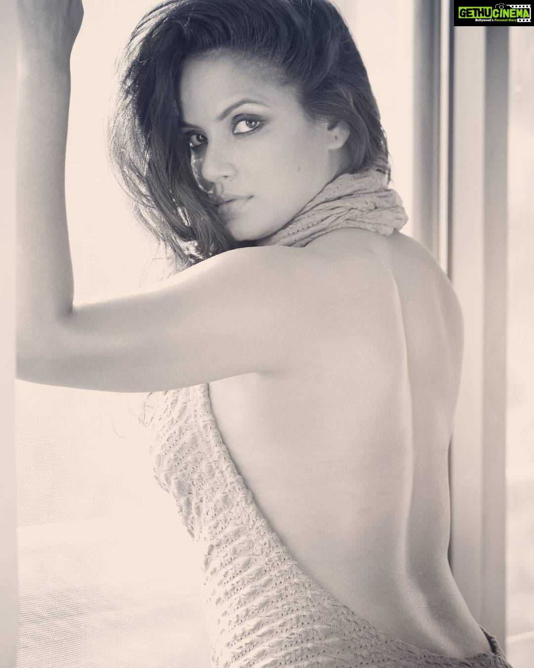 Neetu Chandra Instagram - Go #backless let the #eyes do the talking !! 😙😙😙
