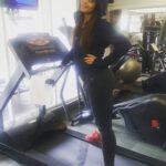 Neetu Chandra Instagram - Today is #treadmillworkout #stretching #abbs #red #shoes is my favourite 😙😙😙😙 Bring it on !! #sports is #life 😊😊😊