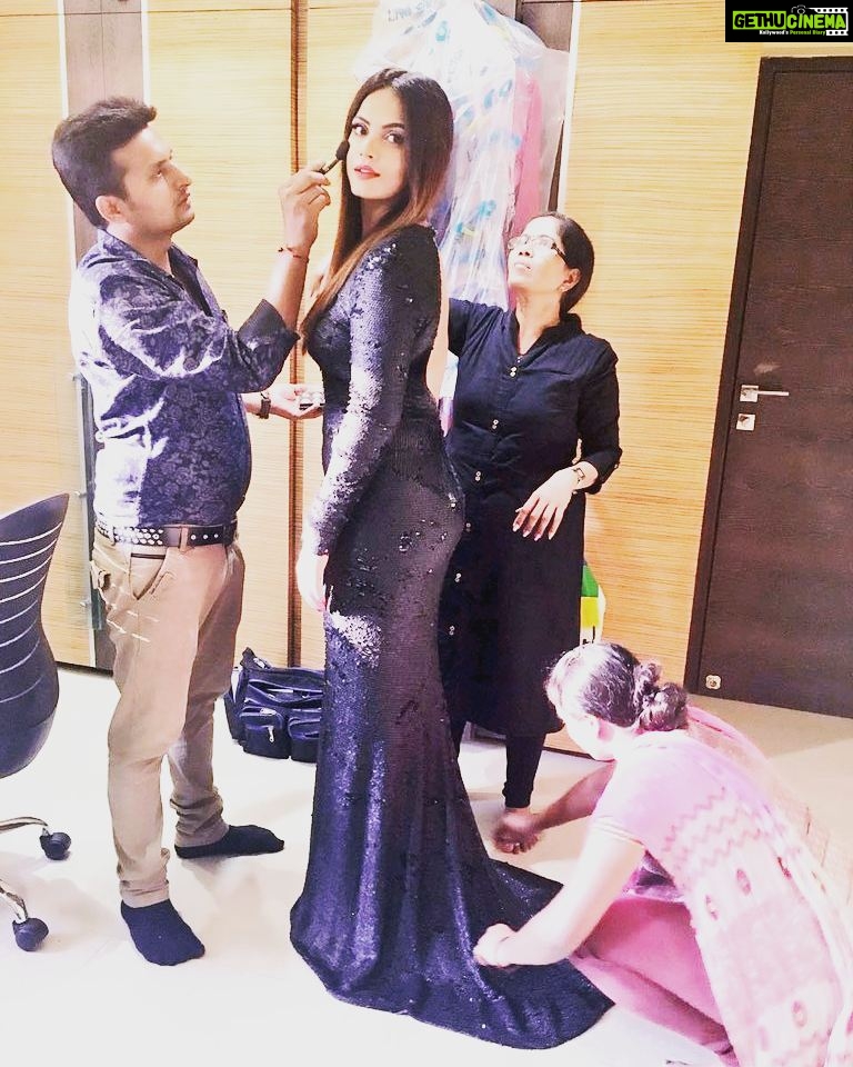 Neetu Chandra Instagram - Off to #screenawards 2016!! 😊😊😙 Let's see, whom do I present an award on stage today 😊😊😊 Good luck to the nominees 😙😙😙#Mumbai #fashionblogger #style #action