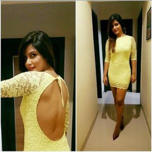 Neetu Chandra Instagram - Keep toning! I am a Yellow house girl and how 😉 Only my school friends would know this secret!! #Leader, #caption, #Champion n Me. Once was a #sports #Star hehe n now a #film... #health #fitness #yoga #martialarts #taekwondo #dancing 😗😗😗