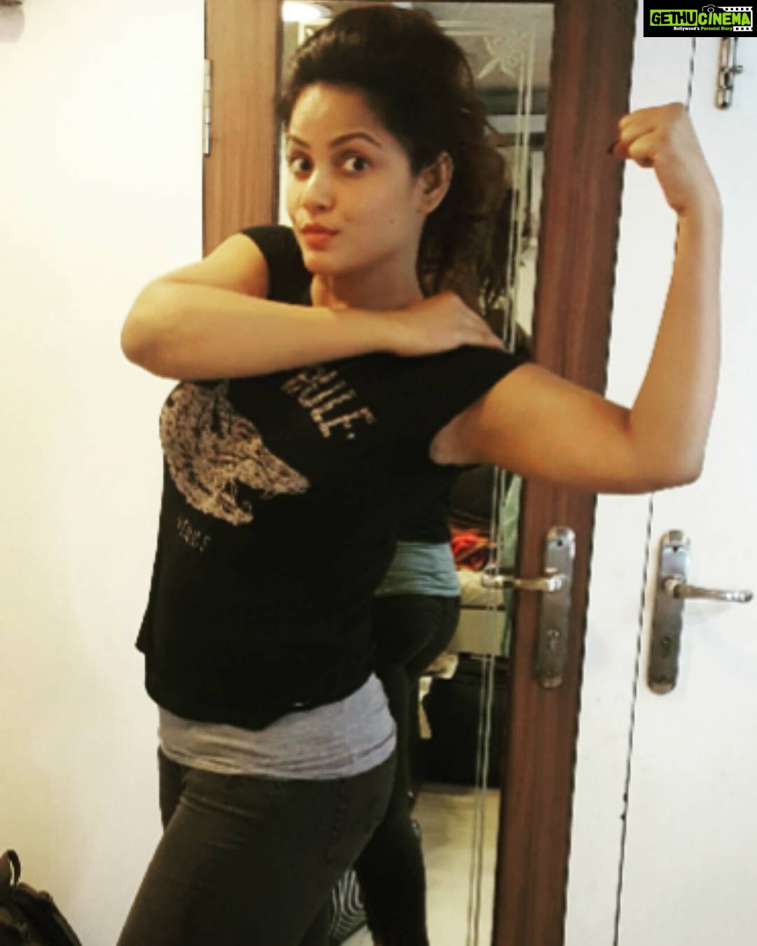 Neetu Chandra Instagram - N it's pack up for today #hindi in #Chennai is a deadly combo. 😘😘😘😊 More power !! Yess yesss of course I love you guys 😘😘😘😘 #health #fitness #gym #yoga #martialarts 😘😘😘