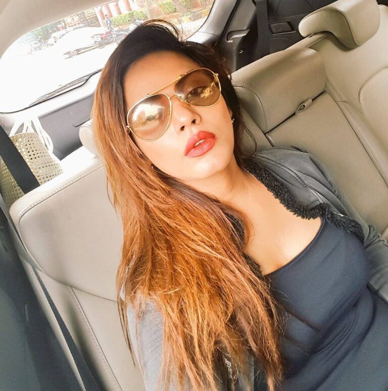 Neetu Chandra Instagram - Exhausted, on my way back from #pune, I Loved the weather n the greenery 😊😘😘 What's up everyone !!