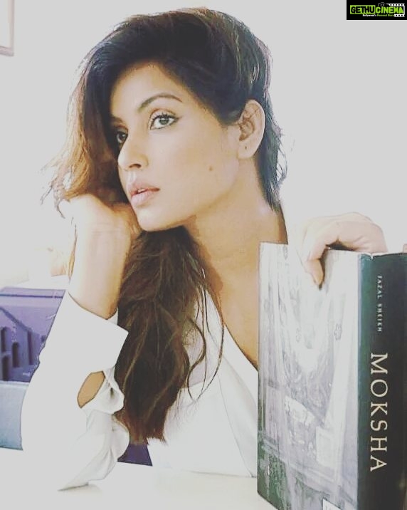Neetu Chandra Instagram - Thanks #Shilpabhatia for giving me this and #Moksha for styling. When friends catch up in #Manhattan :)