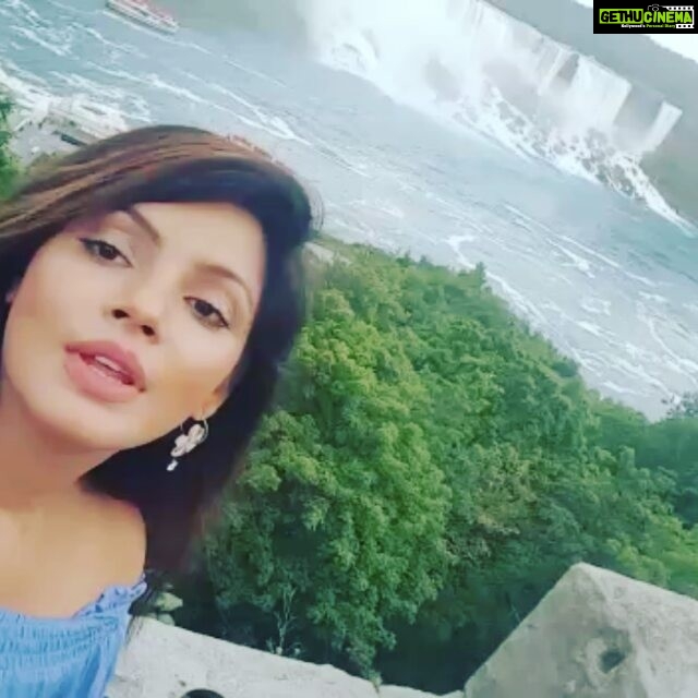 Neetu Chandra Instagram - Super excited to go on the motor boat! #NiagaraFalls #TravelDiaries #CanadaLove