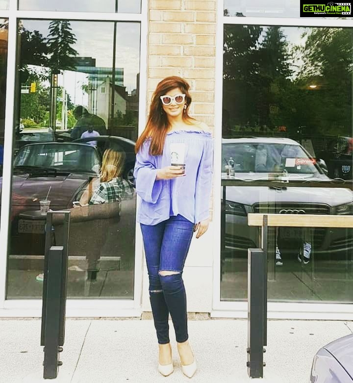 Neetu Chandra Instagram - On the way to #Naigrafalls Changed to #Starbucks white tea from Black coffee. Healthier!! #Toronto #Canada